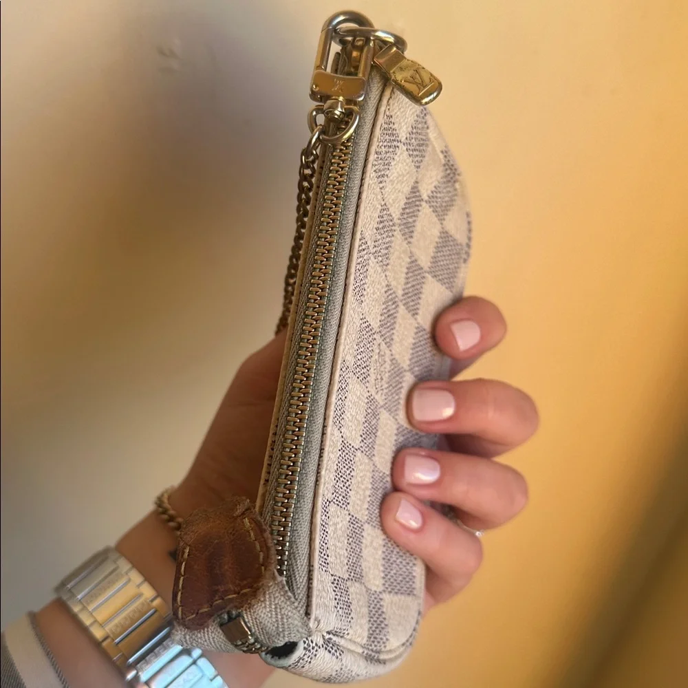 LOUIS VUITTON Damier Azur Mini Pochette - Picture 4 of 10